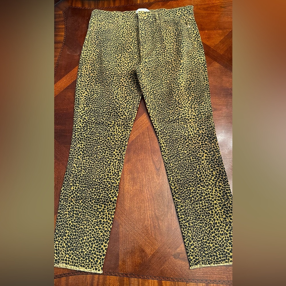CURRENT/ELLIOTT NEW HIGH WAIST STILETTO Spotted Leopard Crop Jean size 30
NWT - Picture 8 of 11